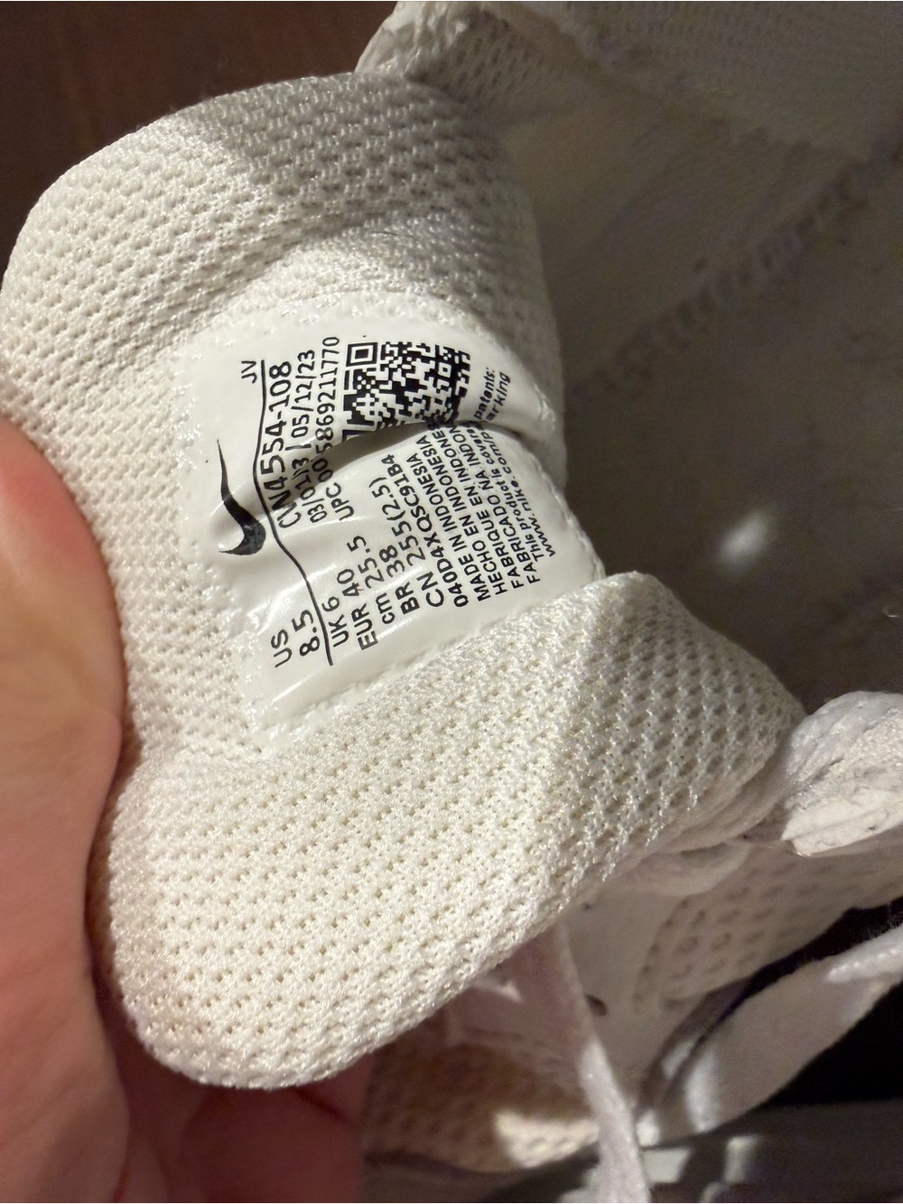 Nike Kids White Mesh Lace-Up Sneakers